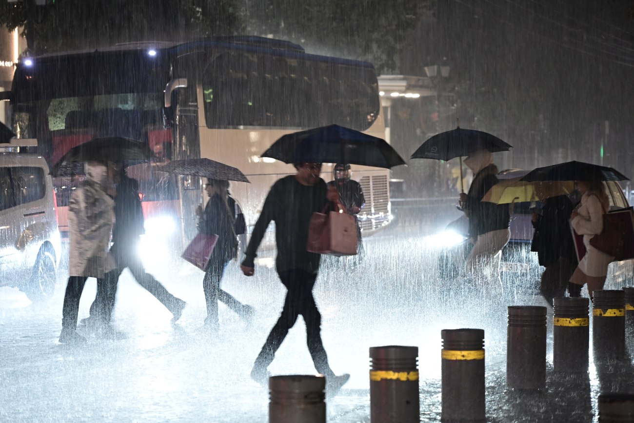 Καιρός: Ανασκόπηση του 2025 – Πολύ υψηλές θερμοκρασίες, καύσωνες διαρκείας και μεγάλα ύψη βροχής