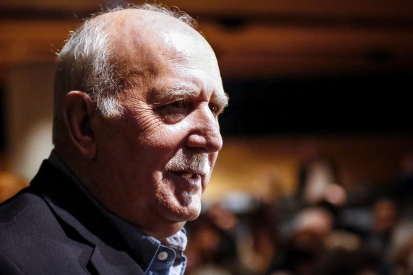 Κώστας Καραμανλής: «Με συγκίνηση και σεβασμό αποχαιρετώ τον Γιώργο Παπαδάκη»