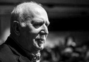 Γιώργος Παπαδάκης: Το τελευταίο «αντίο» αυτή την ώρα – Το in στο Αποτεφρωτήριο Ριτσώνας