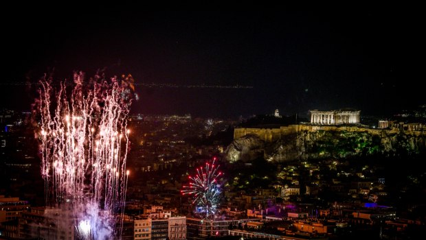 Πρωτοχρονιά 2026: Αθήνα και Λευκωσία υποδέχθηκαν τον νέο χρόνο χωρίς «εκρήξεις»
