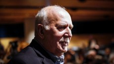 Δεν πήγε καλά αυτό: Αντιδράσεις προκάλεσε η AI διαφήμιση που δείχνει τον Γιώργο Παπαδάκη να κερνάει καφέ από τον Παράδεισο