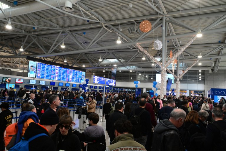 FIR Αθηνών: «Ξεκάθαρα διοικητικό αλαλούμ» – Ελεγκτές Εναέριας Κυκλοφορίας για το πόρισμα για το black out