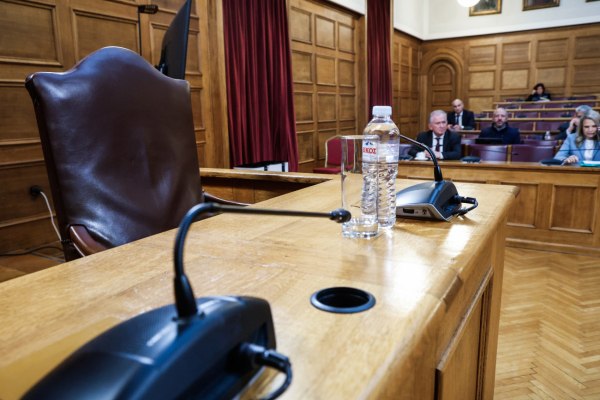 Φωτιές άναψε ο Φραπές στην εξεταστική: Άγρια κόντρα Λιακούλη – Χαλικιά – «Μη μου κουνάτε το δάχτυλο – Να μου ζητήσετε συγγνώμη»