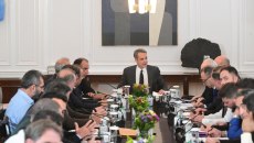 Αγρότες: «Δεν ακούσαμε τίποτα νέο, ο αγώνας συνεχίζεται» – «Η κυβέρνηση συζητάει μόνο τεχνικά ζητήματα», λέει ο Τσιάρας