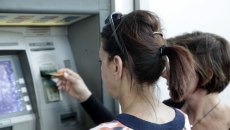 Τράπεζες: Γιατί βάζουν στο στόχαστρο μισθωτούς και συνταξιούχους