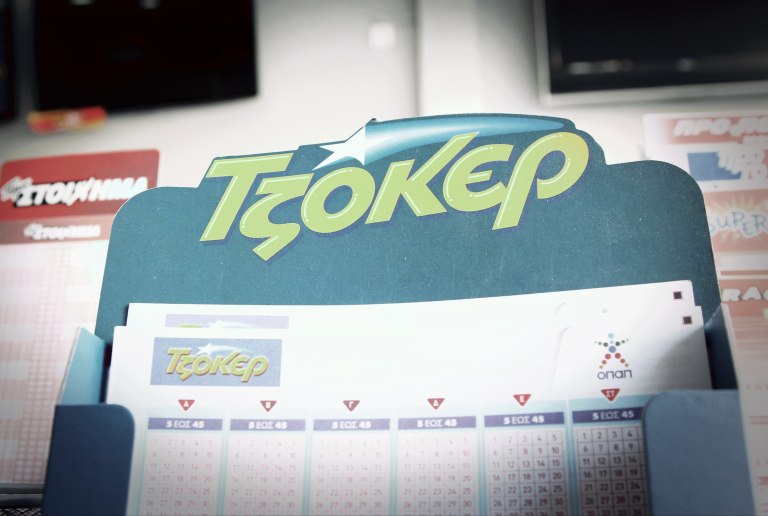 Άφαντος ο τυχερός που κέρδισε 7,5 εκατ. ευρώ στο Τζόκερ – Τι λέει ο πράκτορας που παρέλαβε το χρυσό δελτίο