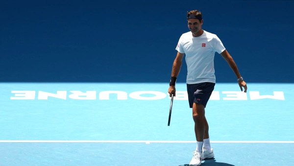 Η Επιστροφή του Βασιλιά: Ο Ρότζερ Φέντερερ έπαιξε ξανά τένις στην Rod Laver Arena (vids)