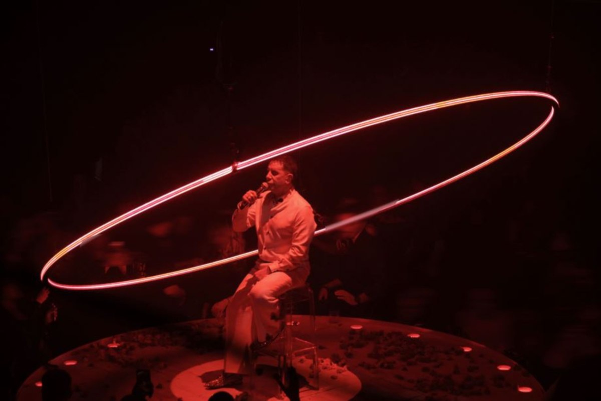 Η αυθόρμητη αντίδραση του Γιώργου Μαζωνάκη όταν κόπηκε ο ήχος κι έσβησαν τα φώτα στην πίστα