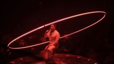 Η αυθόρμητη αντίδραση του Γιώργου Μαζωνάκη όταν κόπηκε ο ήχος κι έσβησαν τα φώτα στην πίστα