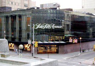 Ο γίγαντας του λιανεμπορίου πολυτέλειας Saks Global κηρύσσει πτώχευση