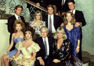 Σχεδόν μισός αιώνας – Οι πρωταγωνιστές της αρχικής σειράς «Δυναστεία» 45 χρόνια μετά την πρεμιέρα