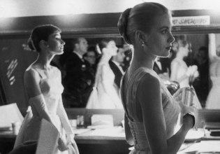 Δέκα καράτια – Γιατί ο Πρίγκιπας Ρενιέ χάρισε διακριτικά ένα δεύτερο δαχτυλίδι αρραβώνων Cartier στη Γκρέις Κέλι;