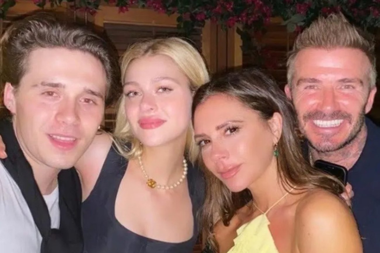 «Χόρεψε ανάρμοστα μπροστά μου, ακύρωσε το νυφικό της συζύγου μου, την τελευταία στιγμή» – Μπρούκλιν Μπέκαμ Vs Βικτόρια Μπέκαμ