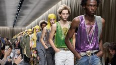 Ποιος αντέχει την κανονικότητα; Σίγουρα όχι η τελευταία, ανδρική συλλογή του Dior