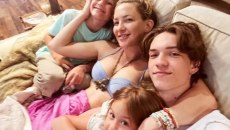 «Είμαι μητέρα όλη την ενήλικη ζωή μου» – Η Κέιτ Χάντσον σχολιάζει το ότι έκανε πολύ νωρίς παιδιά