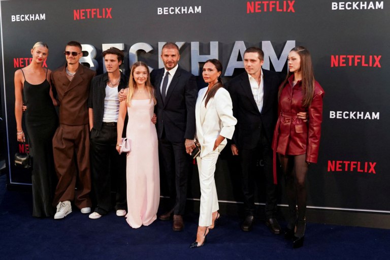 Mια γενιά που δεν φοβάται να διακόψει κάθε επαφή – Το οικογενειακό δράμα των Μπέκαμ με τον γιο τους Μπρούκλιν οδηγεί σε συμπεράσματα