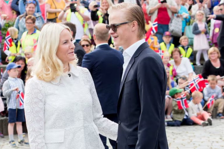 Χωρίς τέλος - Πέρα από τη σεξουαλική επίθεση και κατηγορίες για ναρκωτικά στην ιστορία του γιου της πριγκίπισσας της Νορβηγίας