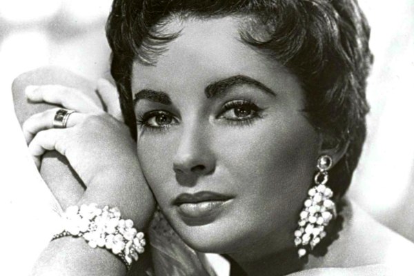 Πόσα δαχτυλίδια αρραβώνων είχε η Ελίζαμπεθ Τέιλορ; Πολλά (συν ένα τεράστιο διαμάντι 69,42 καρατίων)