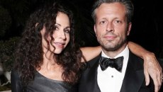 Η Μίνι Ντράιβερ μιλάει για τον έρωτα στα 50 της: «Οι γυναίκες υφίστανται πίεση να βρουν έναν άνδρα»