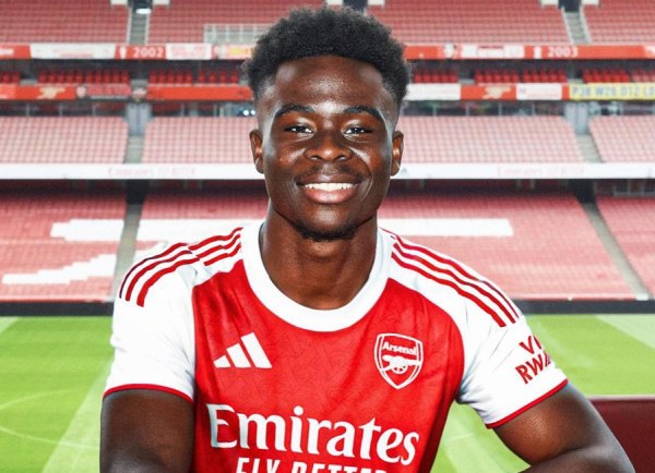 Ανανεώνει με την Άρσεναλ ο Σάκα – Μέχρι πότε θα υπογράψει