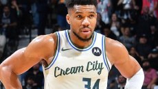 Οι Μπακς κινούνται για μεγάλη μεταγραφή προκειμένου να πείσουν τον Γιάννη να παραμείνει – Ποια ονόματα «παίζουν»