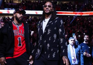 Δάκρυσε όλο το Σικάγο: Στον ουρανό του «United Center» η φανέλα του Ντέρικ Ρόουζ (pics, vids)