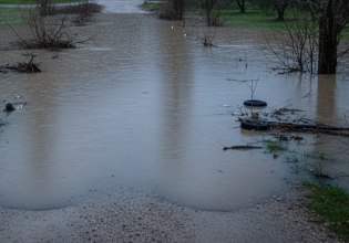 Κλειστοί δρόμοι και σχολεία στο Έβρο λόγω έντονων βροχοπτώσεων