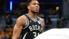 Δεν μπόρεσε να γυρίσει μόνος του το ματς – Η εμφάνιση του «διπλού» Αντετοκούνμπο με τους Νάγκετς (vid)