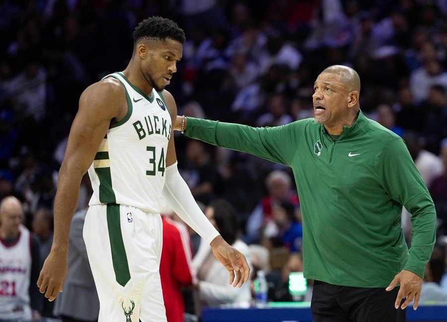 O Ντοκ Ρίβερς για τον τραυματισμό του Γιάννη Αντετοκούνμπο: «Δεν υπάρχει χρονοδιάγραμμα επιστροφής»