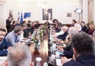 Σε εξέλιξη η συνάντηση του πρωθυπουργού με τους αγρότες – Τα αιτήματα, τι είπε ο Μητσοτάκης, όλες οι εξελίξεις