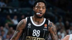 Ολυμπιακός: Έφτασε στην Ελλάδα για τους «ερυθρόλευκους» ο Ταϊρίκ Τζόουνς