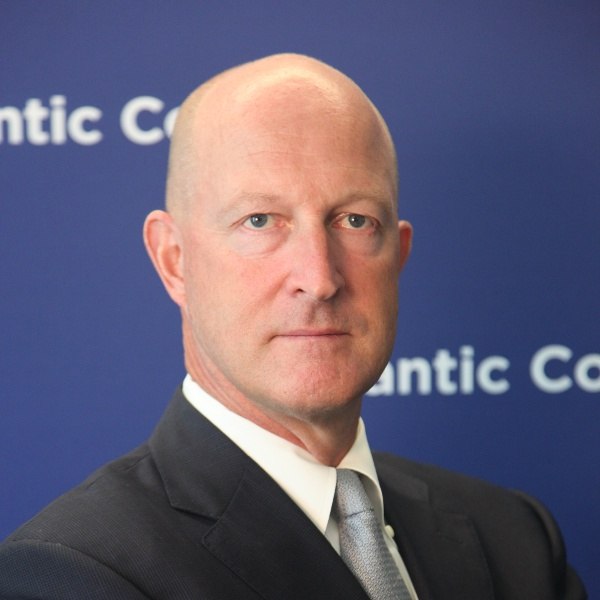 φωτογραφία στην οποία απεικονίζεται ο Ίαν Μπρεζίνσκι