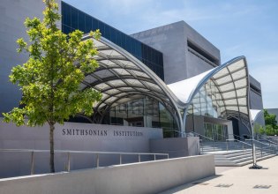 Τελεσίγραφο του Λευκού Οίκου στο Smithsonian – Ή πλήρης συμμόρφωση ή κίνδυνος περικοπών