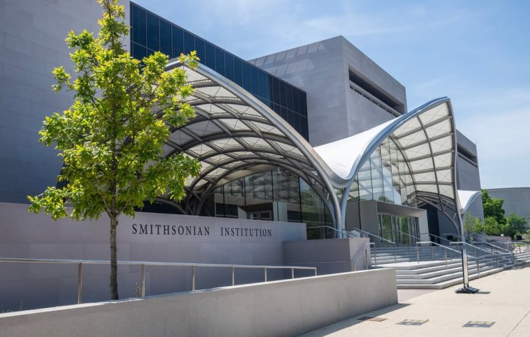 Τελεσίγραφο του Λευκού Οίκου στο Smithsonian – Ή πλήρης συμμόρφωση ή κίνδυνος περικοπών