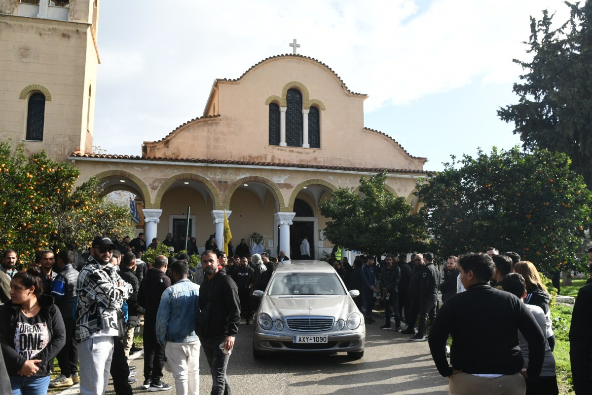 Πάτρα: Θρήνος στην κηδεία του 30χρονου που ξυλοκοπήθηκε μέχρι θανάτου