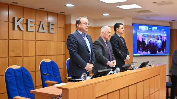 Η ΚΕΔΕ τίμησε τη μνήμη των θυμάτων με ενός λεπτού σιγή | in.gr