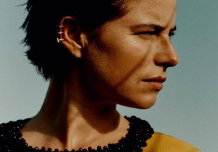 Στα 17 δεν ήξερα πώς να το ονομάσω: Η σταρ του Hamnet Τζέσι Μπάκλεϊ κακοποιήθηκε στο talent show που την έκανε διάσημη