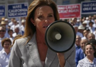 «Η κόρη μου να είναι ευτυχισμένη»: Η Κέιτλιν Τζένερ «σπάει» τη σιωπή της για τον Τιμοτέ Σαλαμέ