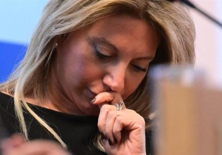 Δηλώσεις Καρυστιανού: Κι όμως, όσα είπε για τις αμβλώσεις δεν ήταν η αρχή – η εμμονή με τη θρησκεία και ο Αρχάγγελος στο πλευρό της