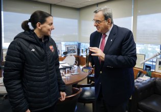 Η Ιωάννα Καρέλια θα στηρίξει αθλητές για να προκριθούν στους Ολυμπιακούς Αγώνες του Λος Αντζελες