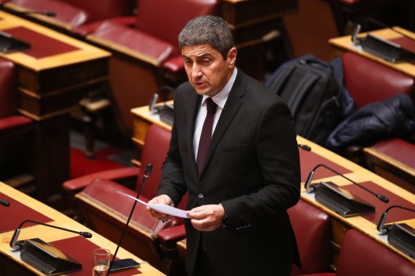 ΠΑΣΟΚ: Δεν υπάρχει όριο στον θεσμικό και πολιτικό κατήφορο της ΝΔ – Ίδρυσαν νέο αγροτικό συνεταιρισμό με πρόεδρο τον… Αυγενάκη