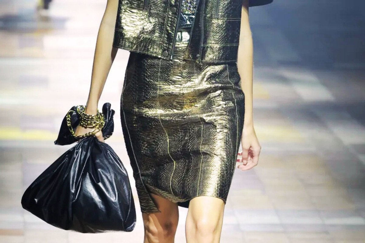 H Gen Z ξεμπροστιάζει τη μεγάλη απάτη της μόδας πολυτελείας στο TikTok