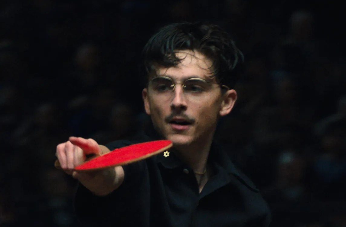 Νέες ταινίες: Όλα τα βλέμματα πάνω στο Marty Supreme και την οσκαρική κούρσα του Τιμοτέ Σαλαμέ