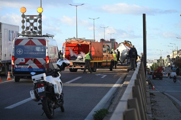 Τροχαίο: Νεκρός ο ένας οδηγός που είχε τραυματιστεί σοβαρά στη σύγκρουση φορτηγών στη λεωφόρο Κηφισού