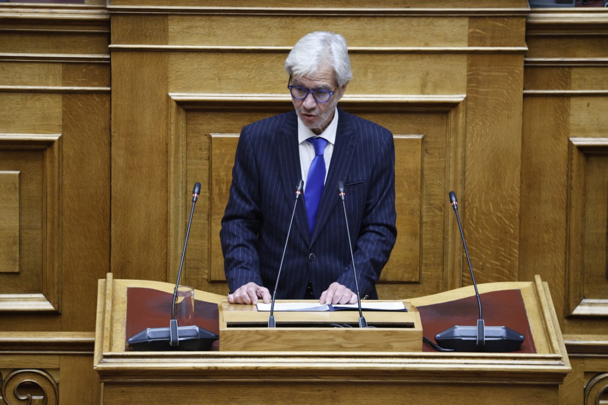 Συγκίνηση στη Βουλή για τα Ίμια «Ο Τάκης ήταν το άλλο μου μισό, νιώθω υπερήφανος για εκείνον», λέει ο αδερφός Βλαχάκου