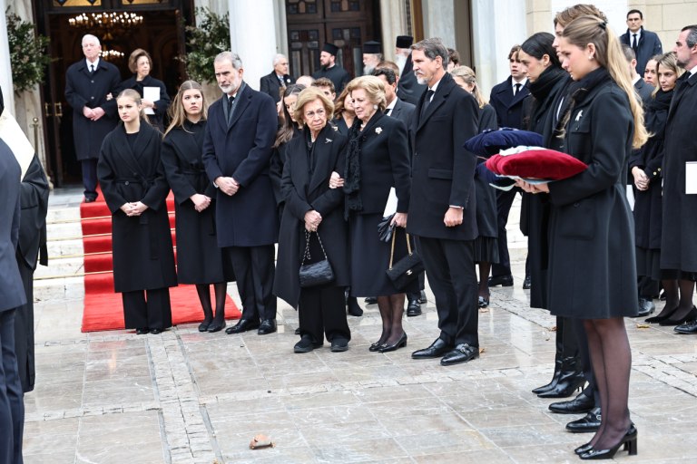 Πριγκίπισσα Ειρήνη: Το τελευταίο «αντίο» στη Μητρόπολη Αθηνών – Σε στενό οικογενειακό κύκλο η ταφή στο Τατόι