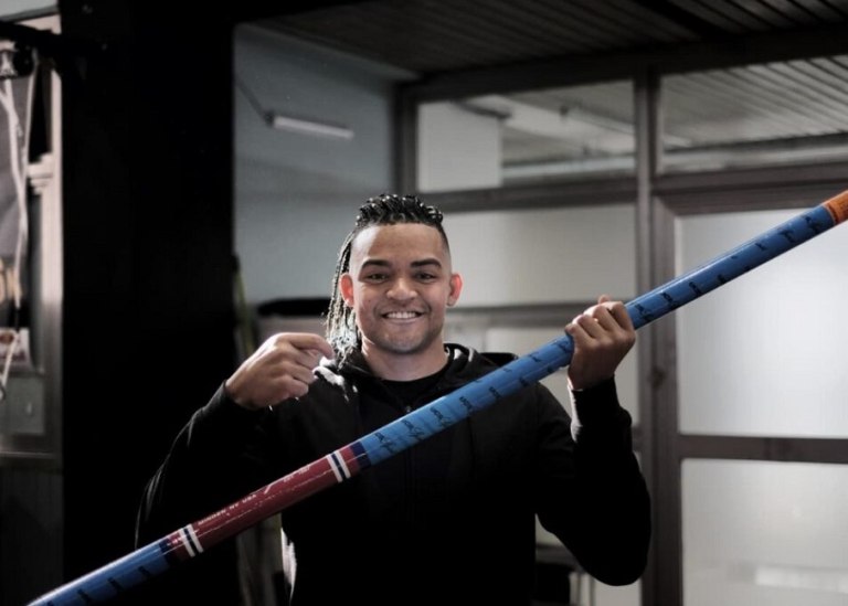 Με νέα κοντάρια για υψηλότερες «κορυφές» ο Εμμανουήλ Καραλής