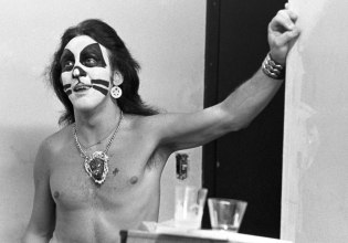 «Η νίκη κατά του καρκίνου μαστού ήταν ένα θαύμα» – Ο πρώην ντράμερ των KISS μιλά για την ασθένεια και την προσευχή