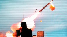 Οι συμμαχίες αλλάζουν αλλά η Ευρώπη παραμένει επικίνδυνα εξαρτημένη από τα αμερικανικά όπλα