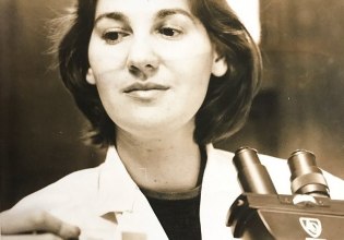 «Αυτή η ντροπή δεν ανήκει στις γυναίκες»:  Η διττή ζωή μιας επιζήσασας του Β΄ Παγκοσμίου Πολέμου